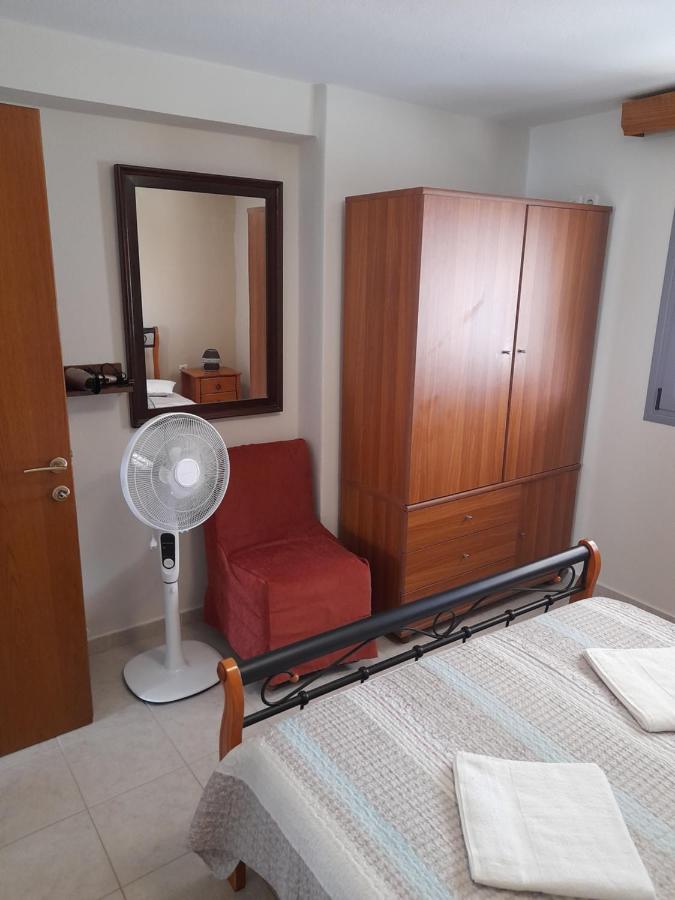 Dominikis Appartment Néa Péramos エクステリア 写真